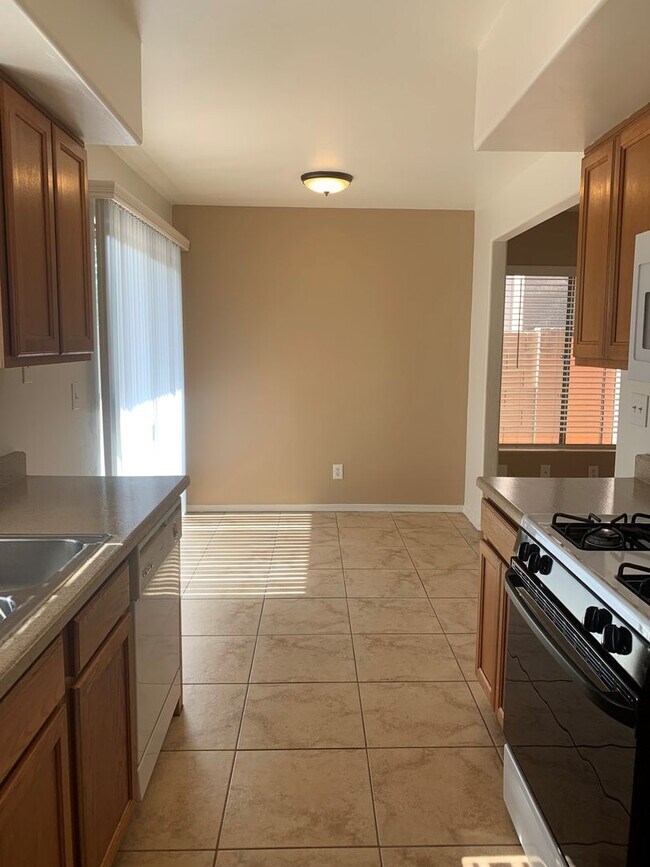 Building Photo - 8980 E Speedway Blvd