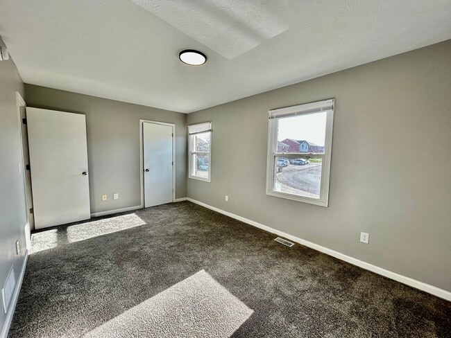 Building Photo - Modern 3BR Apartment in Richmond!