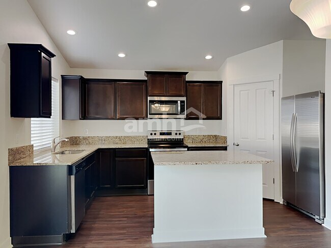 Building Photo - 754 N Scotney Ave