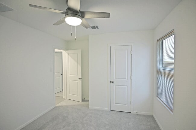 Building Photo - 2415 Shady Grv
