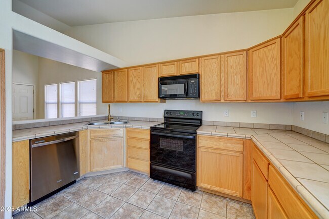 Building Photo - 8900 E Rainier Dr