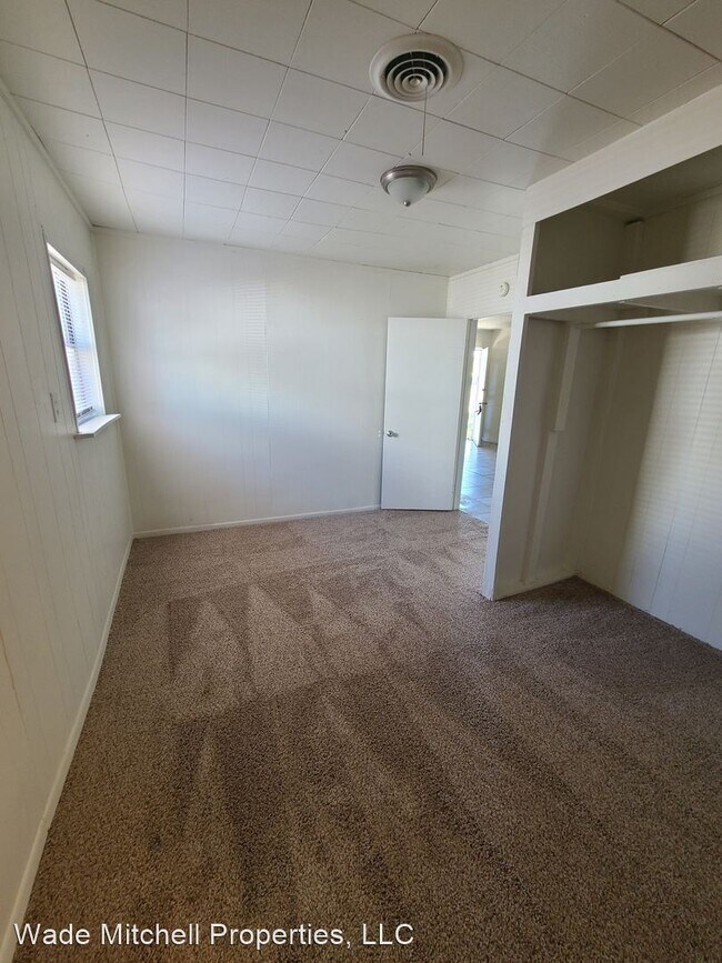 Building Photo - 4 br, 2 bath House - 3003 N. Hill