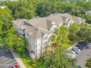 Building Photo - 7801 Point Meadows Dr