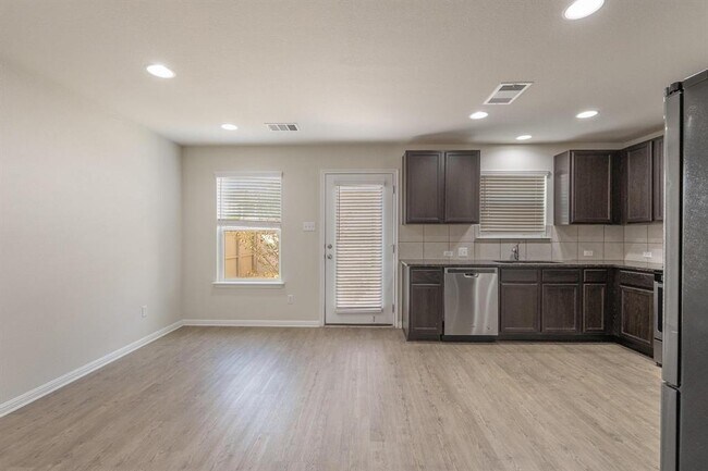 Building Photo - 18000 Malnati Dr