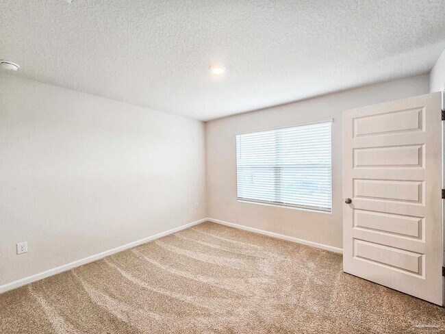 Building Photo - 5249 Peach Dr