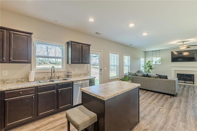 Building Photo - 123 Mulberry Dr