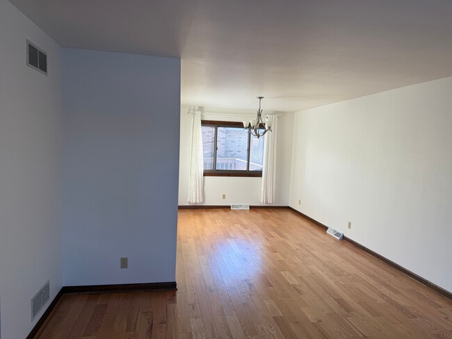 Building Photo - 13831 S Mallard Dr