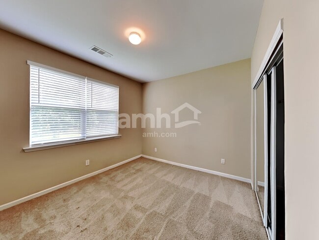 Building Photo - 330 Branch Valley Dr