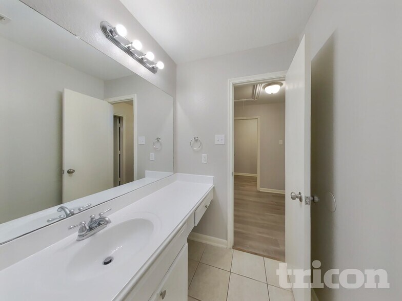 Building Photo - 6535 Providence View Ln