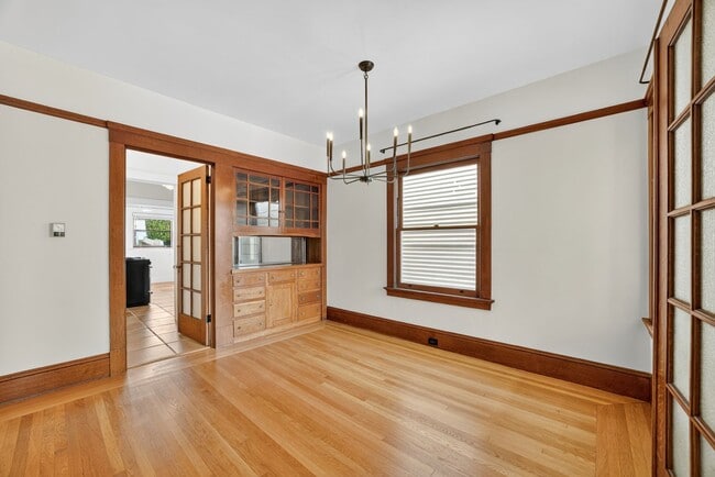 Building Photo - Charming Sunset Home with Hardwood Floors ...