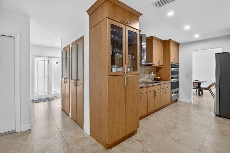 Building Photo - 7000 Plantation Rd