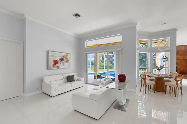 Building Photo - 15622 Cypress Park Dr