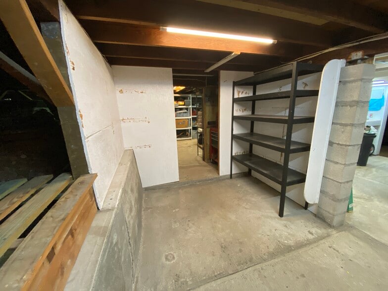 Storage area - 3716 Claudine St