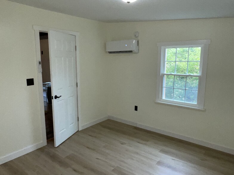 Building Photo - 1105 Rockway St