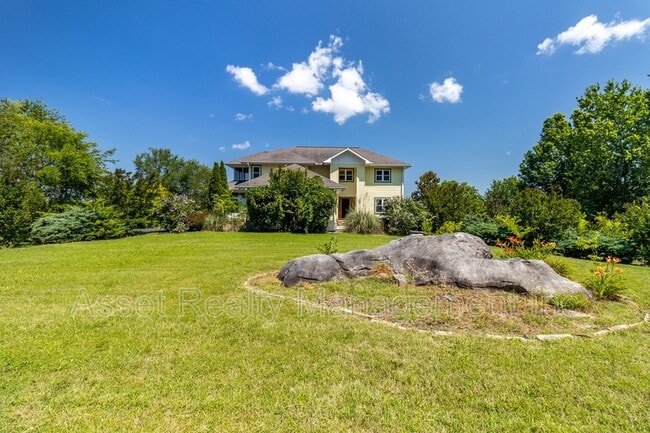 Building Photo - 2084 Allenridge Dr
