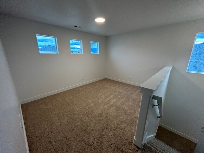 Building Photo - 4514 E Silver Moon Dr