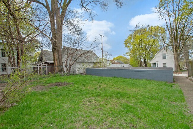 Building Photo - 348 Quimby St NE