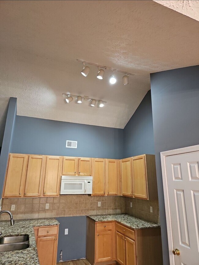 Building Photo - Well Kept Union City Home, 3BR, 2BA