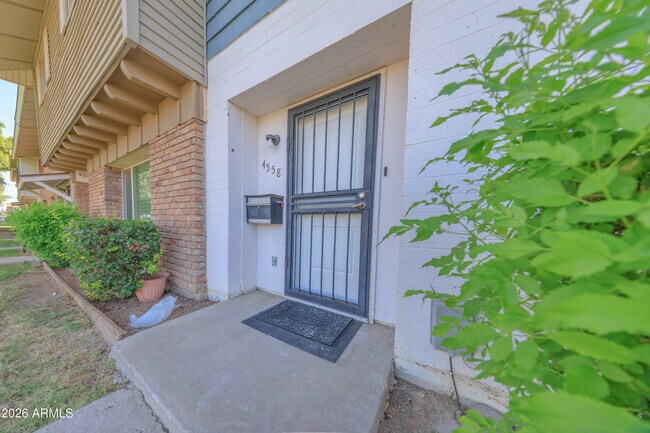 Building Photo - 4558 N 15th Ave