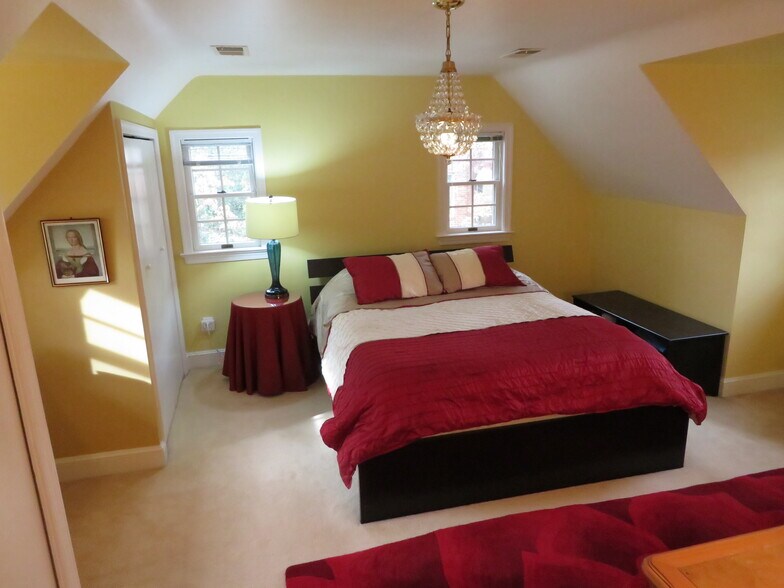 Building Photo - 1044 26th St S