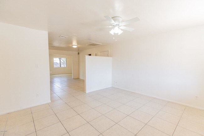 Building Photo - 4016 E Willow Ave