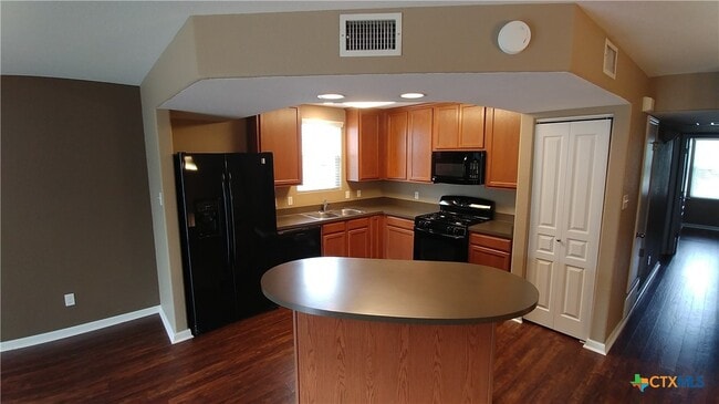 Building Photo - 112 Rush Haven AB