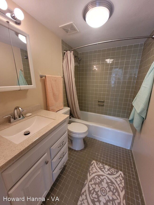Building Photo - 2 br, 2 bath House - 3288 Page Avenue, #304