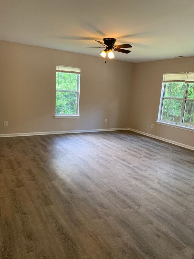 Building Photo - 2112 Wisteria Dr