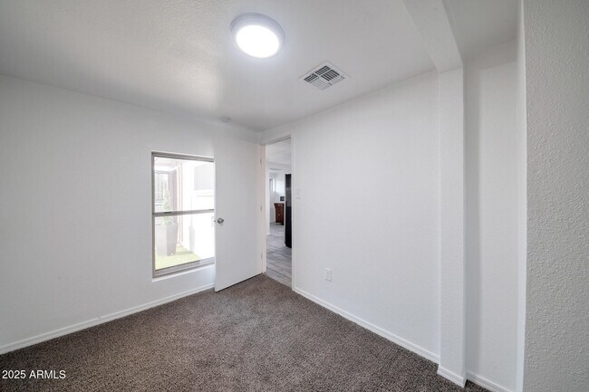 Building Photo - 1108 S 33rd Ave