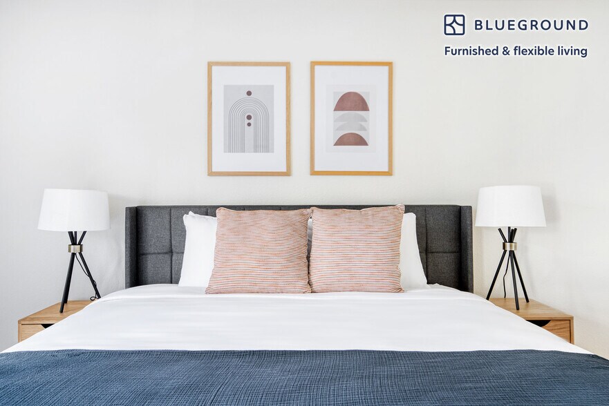 Building Photo - 1220 N Fair Oaks Ave