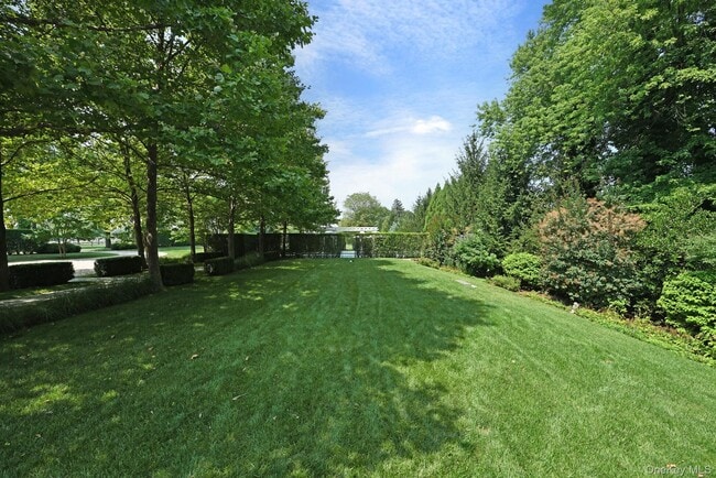 Building Photo - 73 Park Dr S