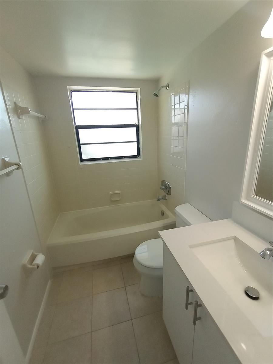 Building Photo - 2641 Riverside Dr