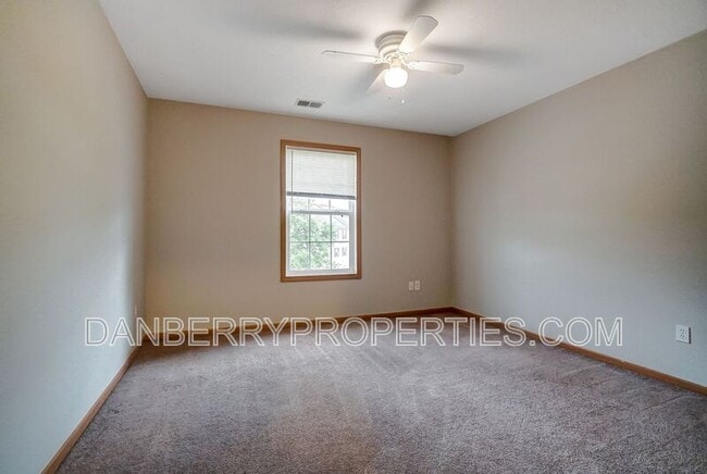 Building Photo - 1129 N Byrne Rd