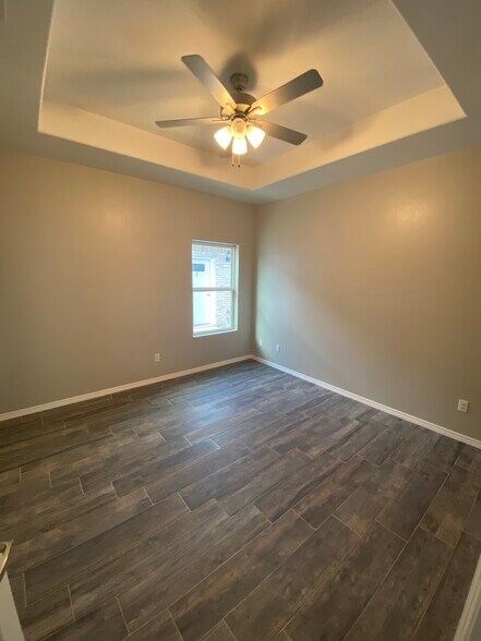 Building Photo - 4908 N Winona Dr