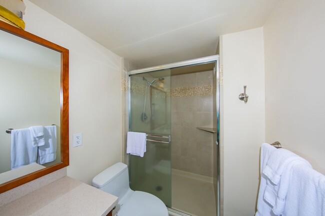 Building Photo - ILIKAI 1430 -Prime Living in Waikiki -