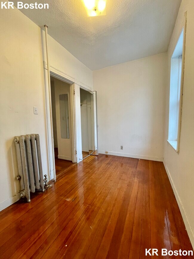 Building Photo - 1891 Beacon St