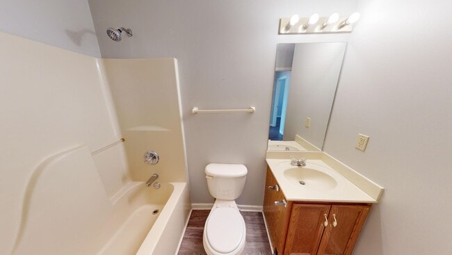 Building Photo - Renovated Three Bedroom Columbia Townhome!!