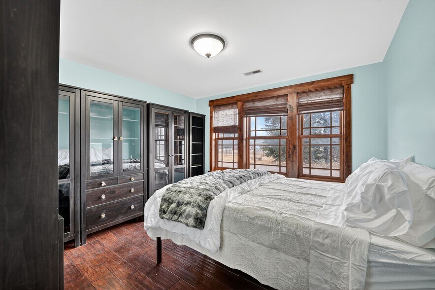 Building Photo - 7693 Whileaway Rd W