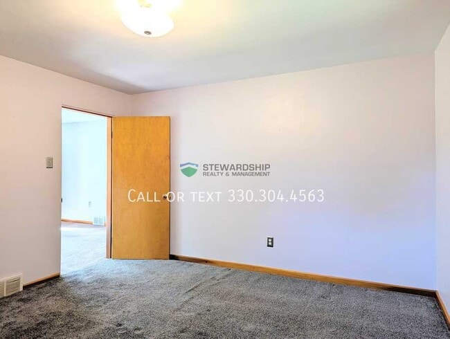 Building Photo - 1060 Richard Ave SW