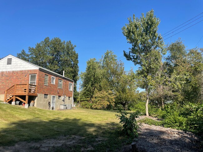 Large backyard - 9404 High Hill Ct