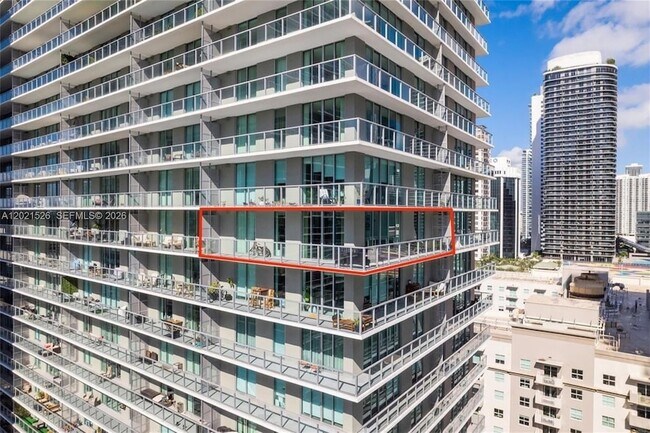 Building Photo - 1111 SW 1st Ave