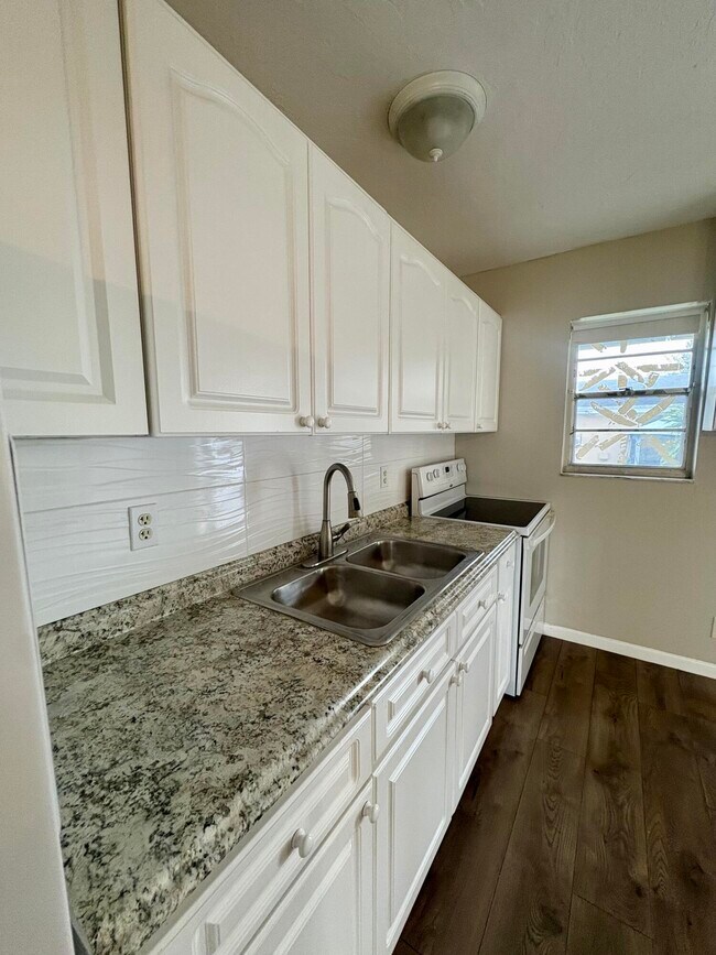 Building Photo - 1704 Citation Dr