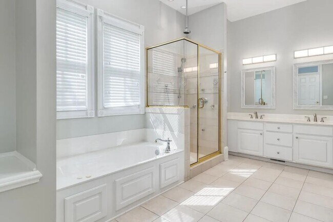 Building Photo - Beautiful home in Lake Carolina Harborside with Fully Equipped Private Apartment
