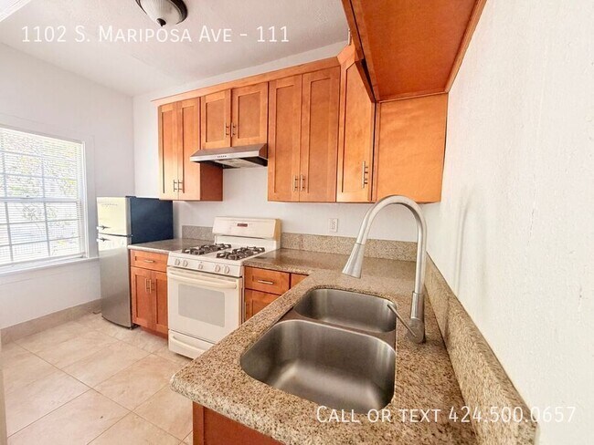 Building Photo - 1102 S Mariposa Ave