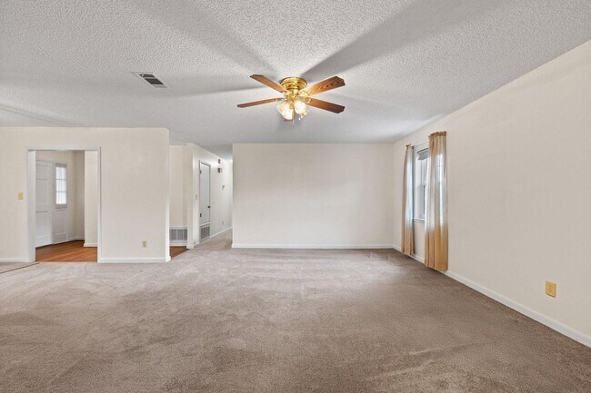 Building Photo - 122 Beach Dr