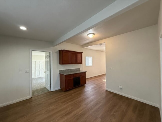 Building Photo - 516 2nd St