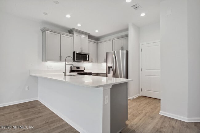 Building Photo - 95 Pinebury Ln