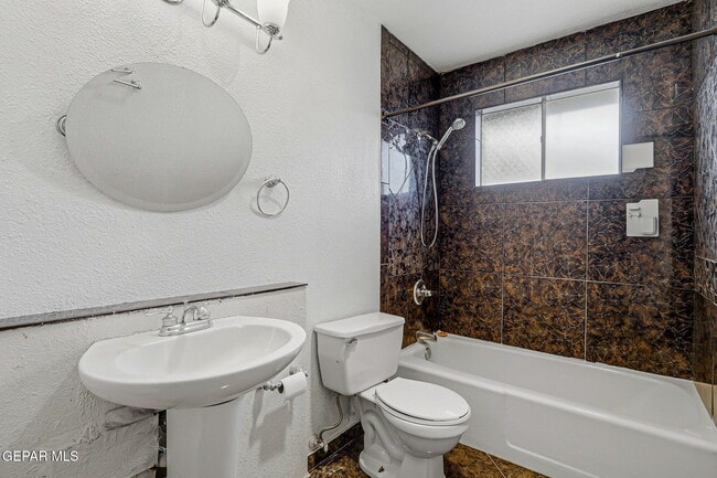 Building Photo - 6613 Escondido Dr