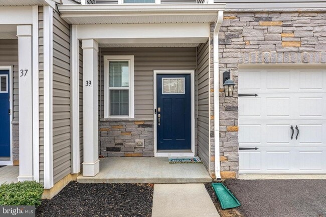 Building Photo - 39 Nelsons Wy