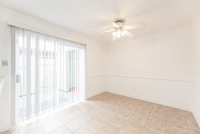 Building Photo - 2120 Wilcrest Dr